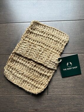 THE BODY SHOP Exfoliating Mitt, Tan Bath Accessories Shower Decor, Scrub Brush